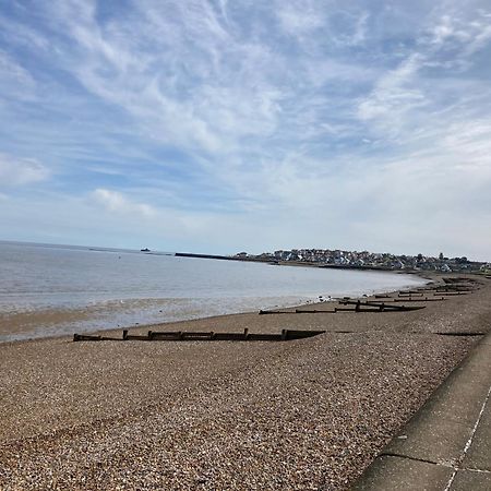 Seaview Holiday Rentals - Seawall Whitstable Eksteriør billede